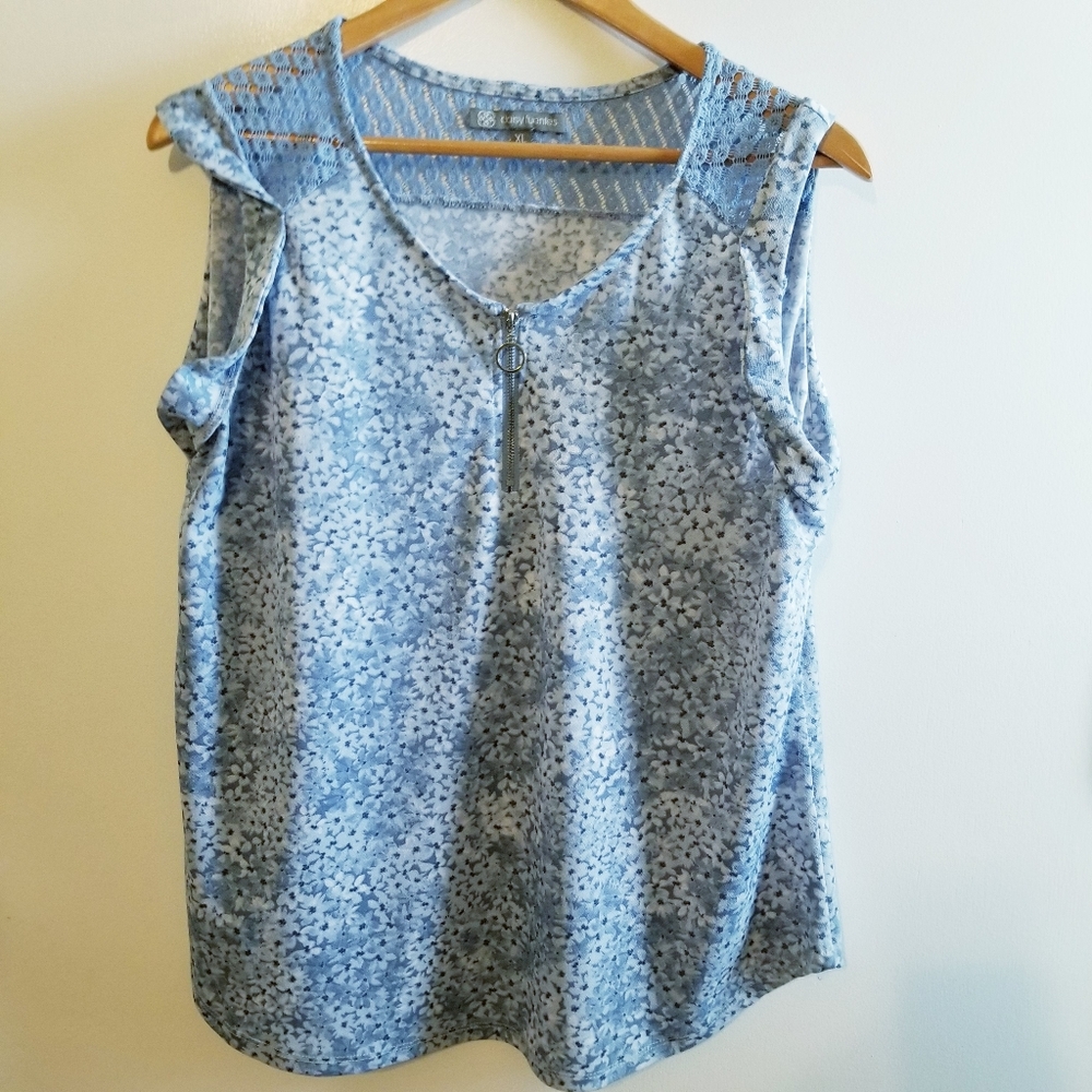 Daisy Fuentes Powder Blue Floral Lace Sleeveless Top Size XL Dainty Mid Zip